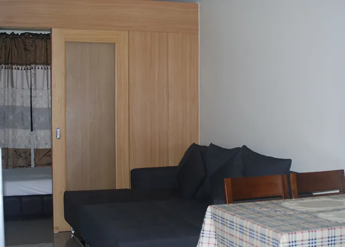 Premiere Haven 349B At Shell Residences Manila